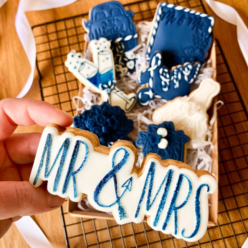 Mr & Mrs in a Line with Arrow Wedding Cookie Cutter and Embosser
