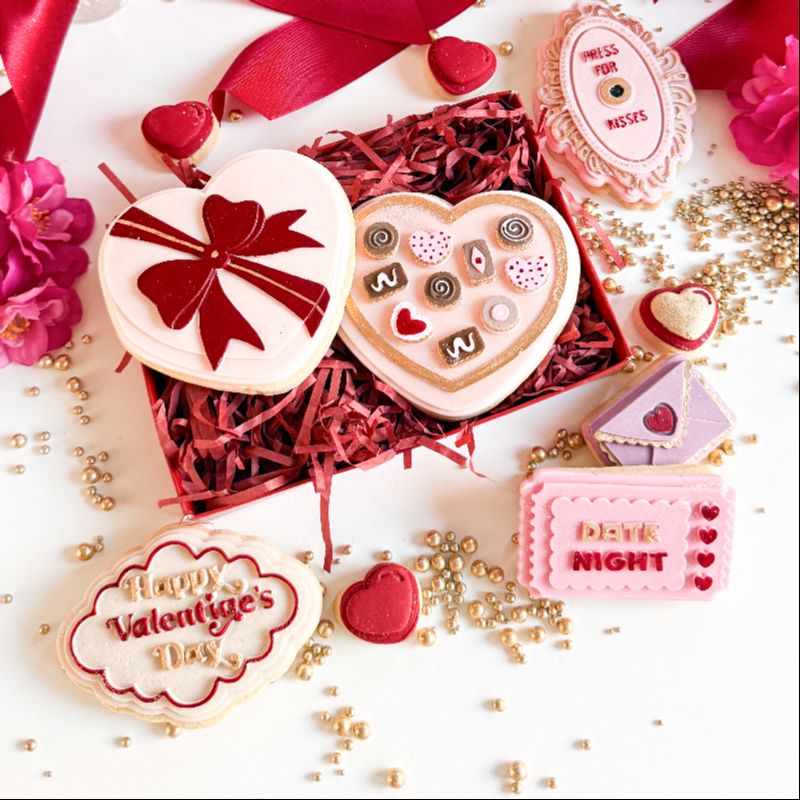 Happy Valentine's Day Scallop Plaque 3D Cookie Stamp and Cutter - suitable for two tone effect