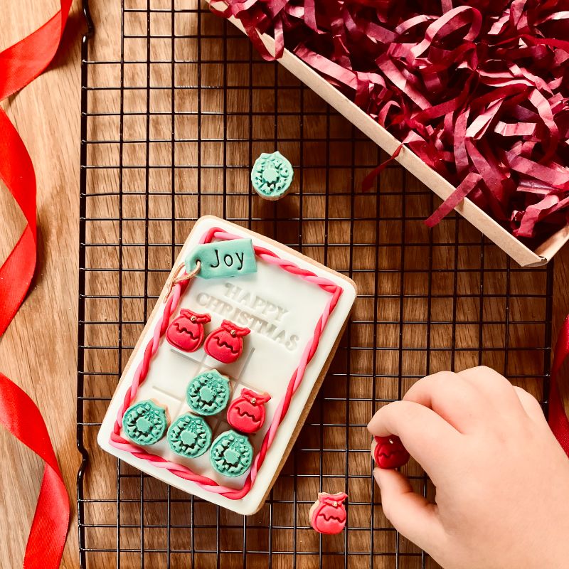 Noughts and Crosses Christmas Tic Tac Toe Set Cookie Cutter and Stamp