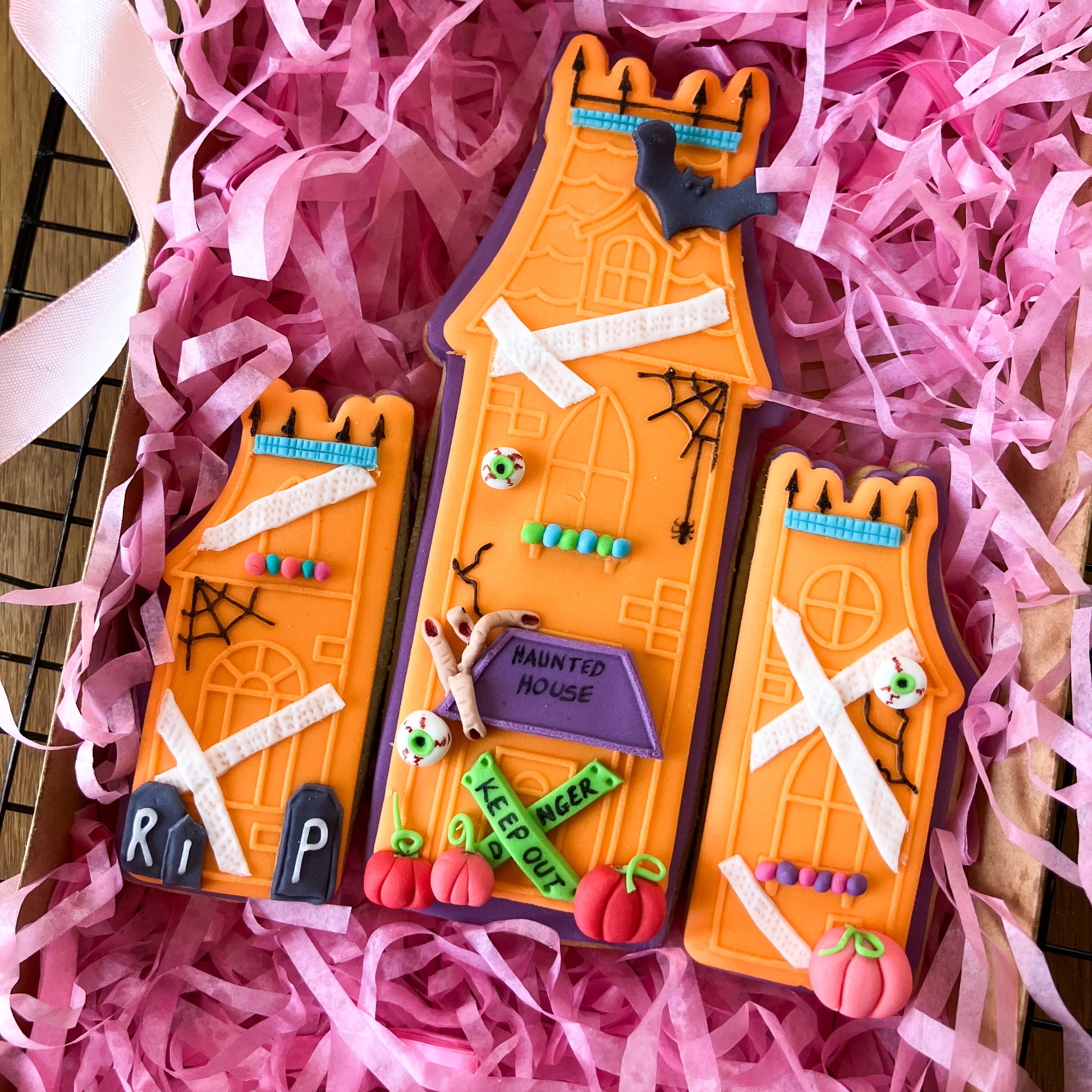 Puzzle Halloween House with Bat Cookie Cutter and Embosser