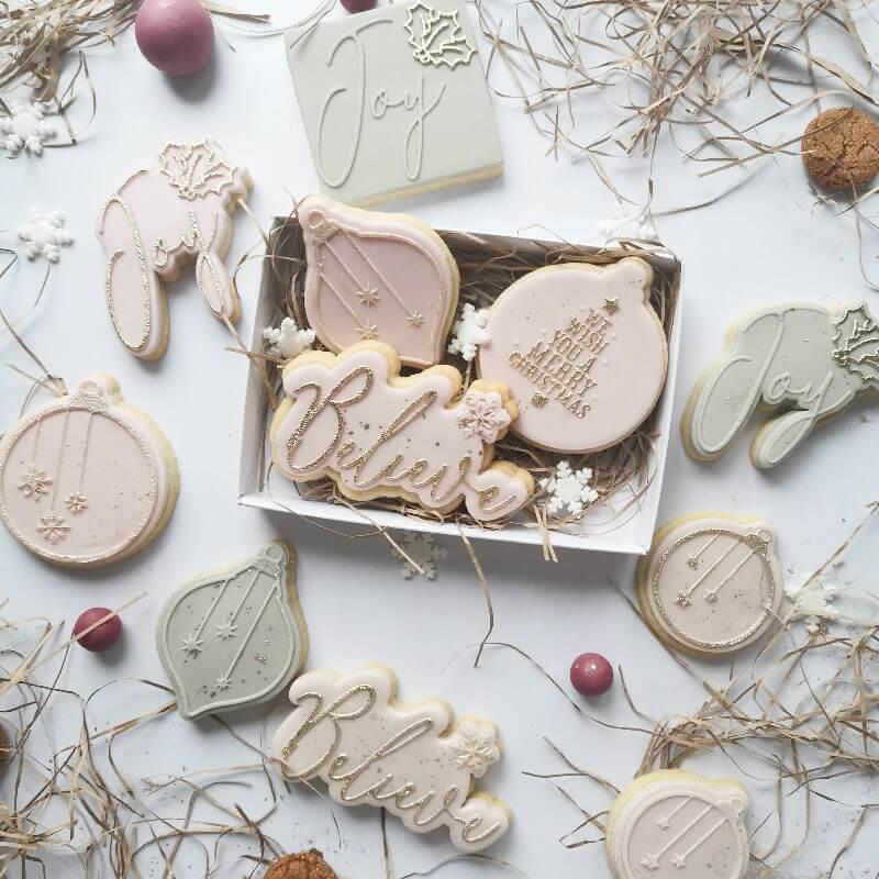 Circle Bauble with Snowflakes Christmas Cookie Cutter and Embosser