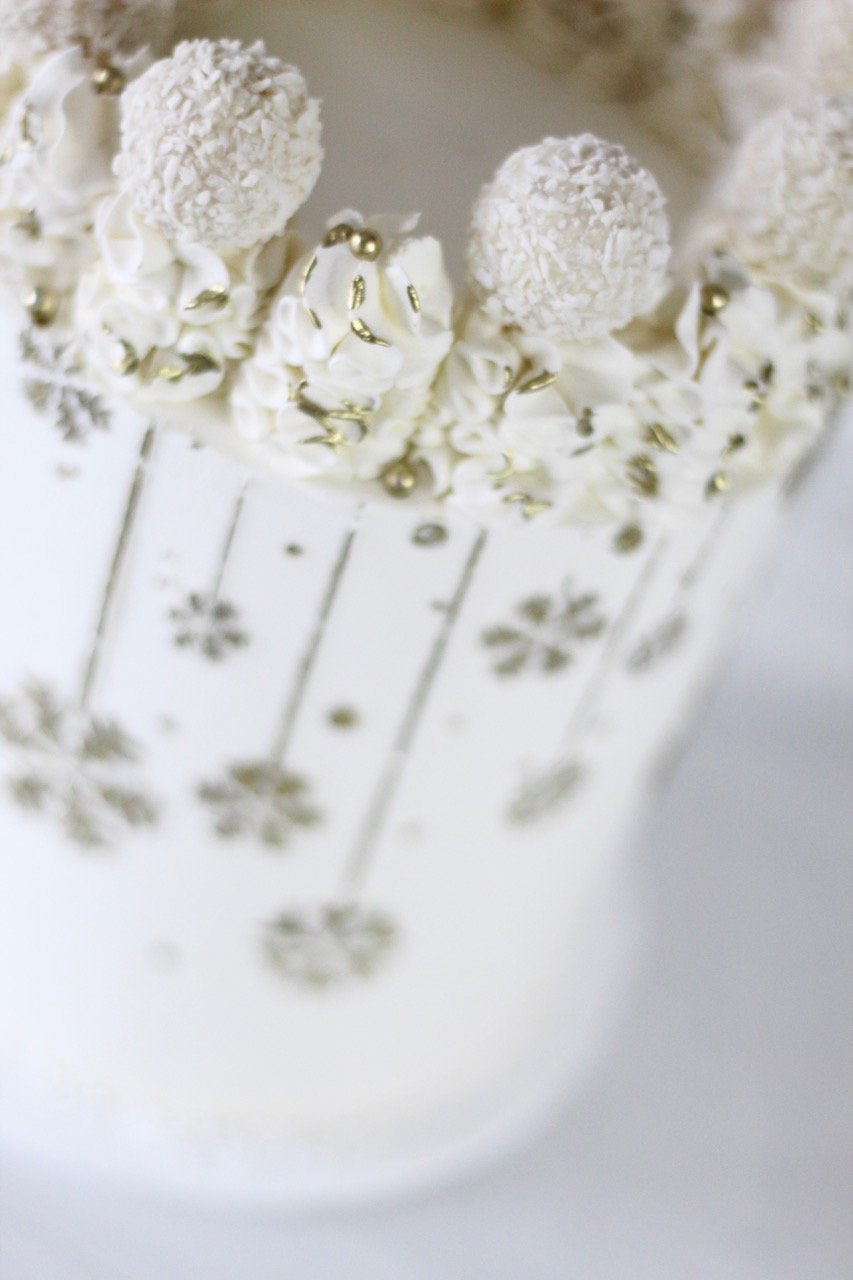 Hanging Snowflake Full Size Cake Stencil