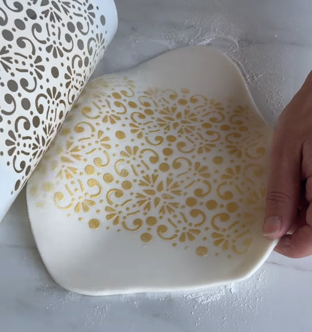 Stencilling onto Fondant