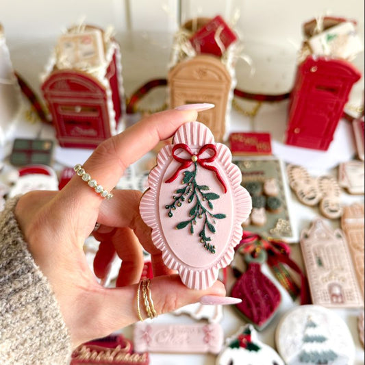 Vintage Mistletoe Oval Plaque 3D Cookie Stamp and Cutter - suitable for two tone effect