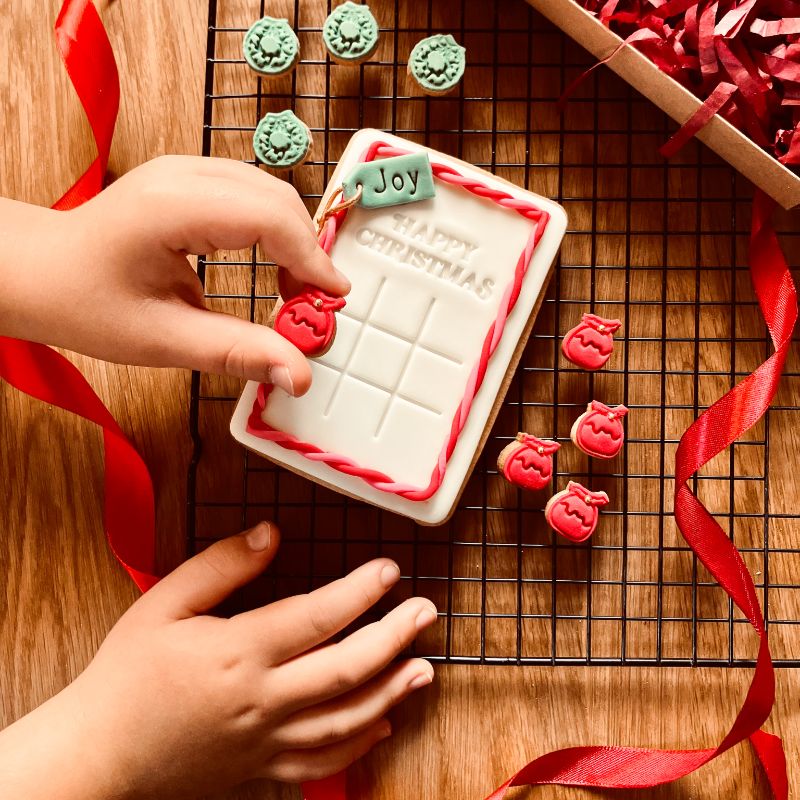 Noughts and Crosses Christmas Tic Tac Toe Set Cookie Cutter and Stamp