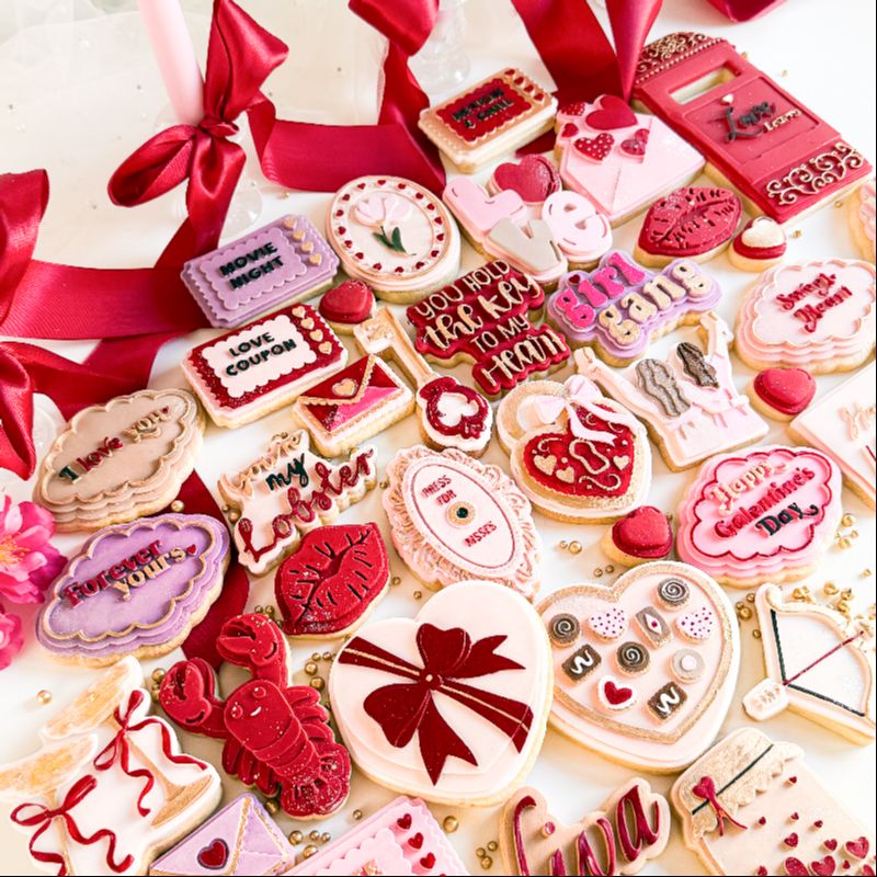 Happy Galentine's Day Scallop Plaque 3D Cookie Stamp and Cutter - suitable for two tone effect