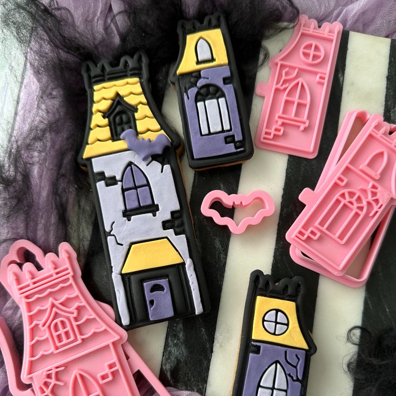 Puzzle Halloween House with Bat Cookie Cutter and Stamp