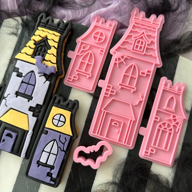 Puzzle Halloween House with Bat Cookie Cutter and Stamp