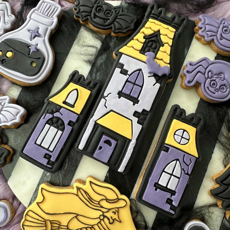 Puzzle Halloween House with Bat Cookie Cutter and Stamp