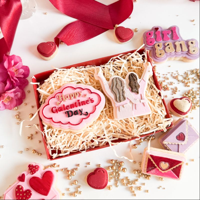 Happy Galentine's Day Scallop Plaque 3D Cookie Stamp and Cutter - suitable for two tone effect
