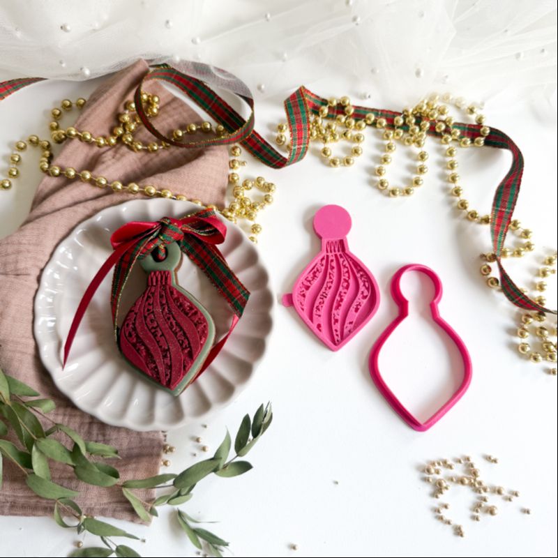 Elegant Hanging Christmas Bauble 3D Cookie Stamp and Cutter